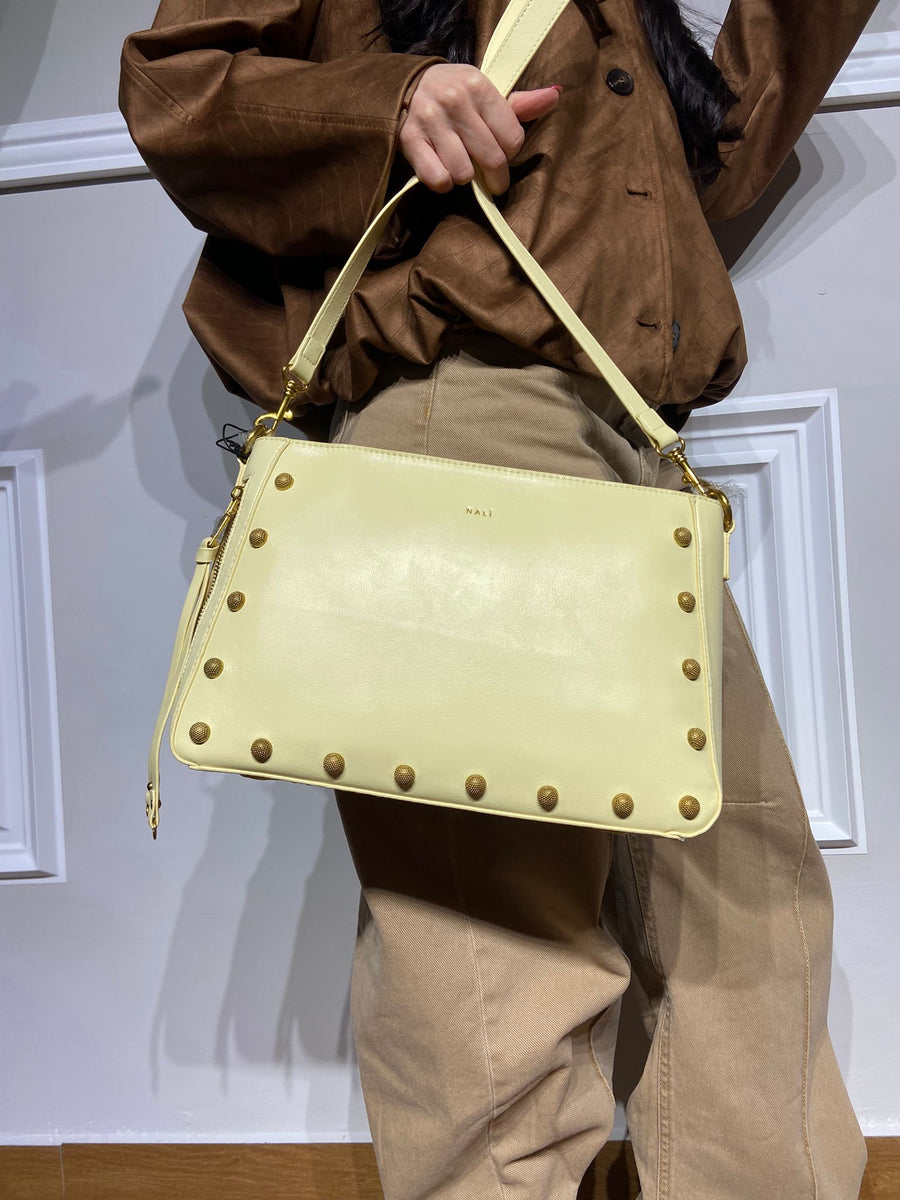 Borsa Nalì a spalla con borchie