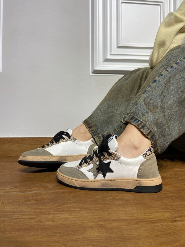 Sneakers 2Star in pelle con borchie e brillantini oro