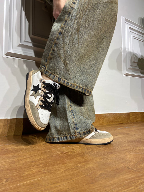 Sneakers 2Star in pelle con borchie e brillantini oro