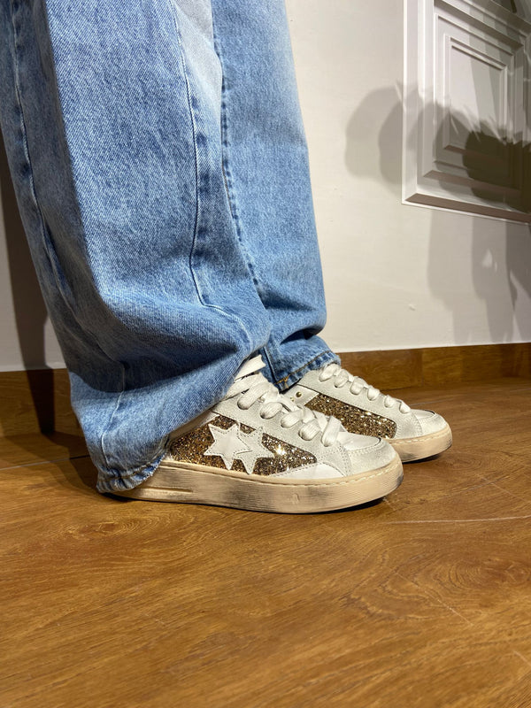 Sneakers 2Star in pelle con borchie e brillantini oro