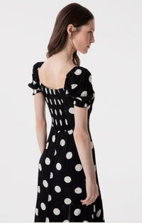 Nikita - Abito Midi A Mezza Manica Con Volant Sullo Scollo In Crepe • Pois Grande Nero Mar de Margaritas