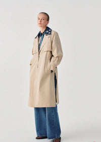 Trench lungo Beatrice B. con collo ricamato