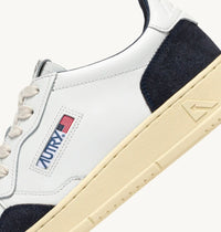 Autry Sneakers Medalist Low in pelle Bianca e Suede Oceano