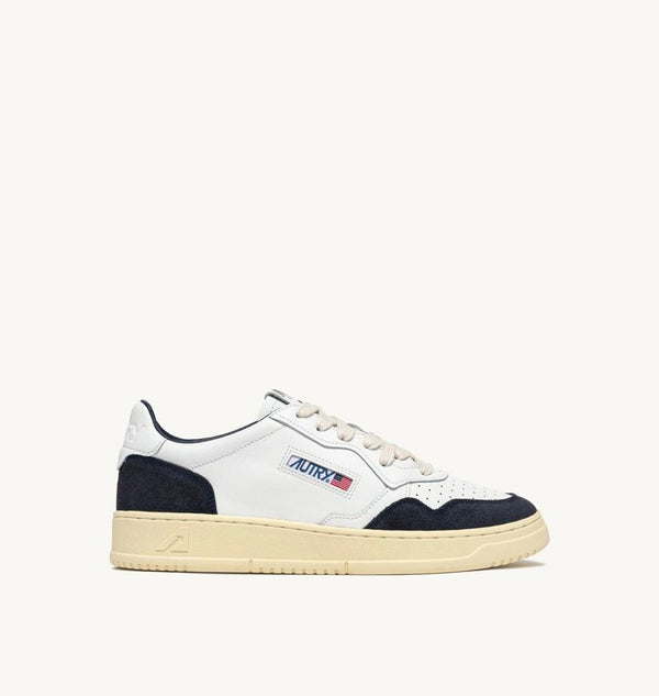Autry Sneakers Medalist Low in pelle Bianca e Suede Oceano